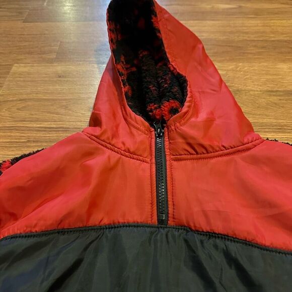 Quad Seven Red and Black Fleece Hooded Pullover | Boys Size 16/18 - Picture 6 of 9
